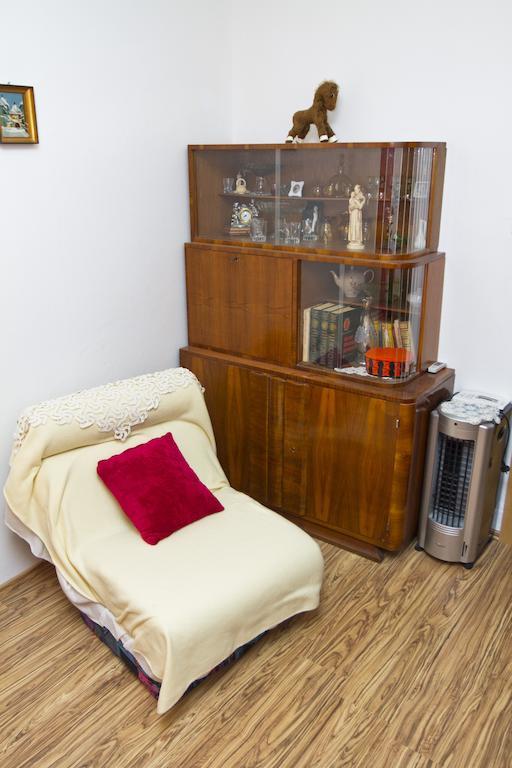 Apartma Jela *
