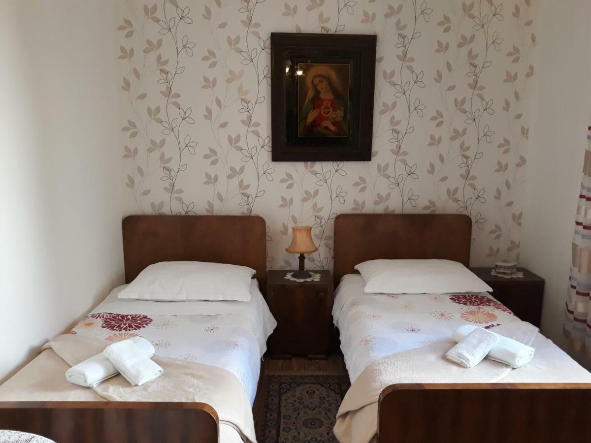 Apartma Jela *